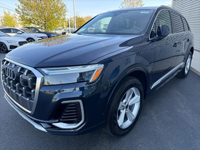 new 2025 Audi Q7 car, priced at $70,030