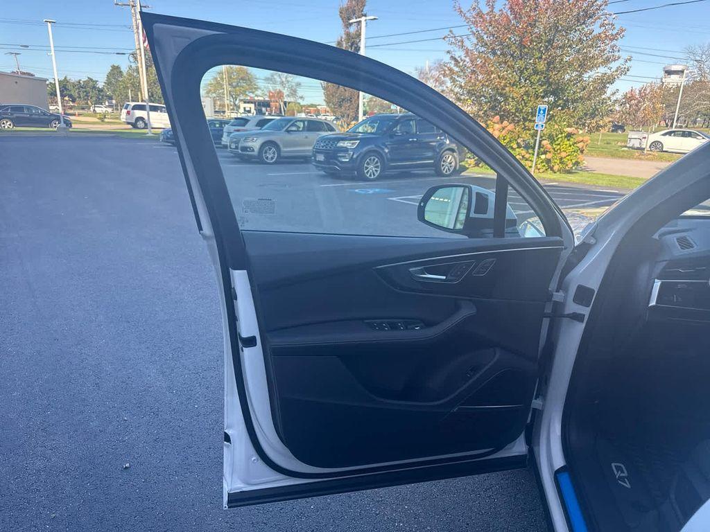 new 2026 Audi Q7 car, priced at $78,445