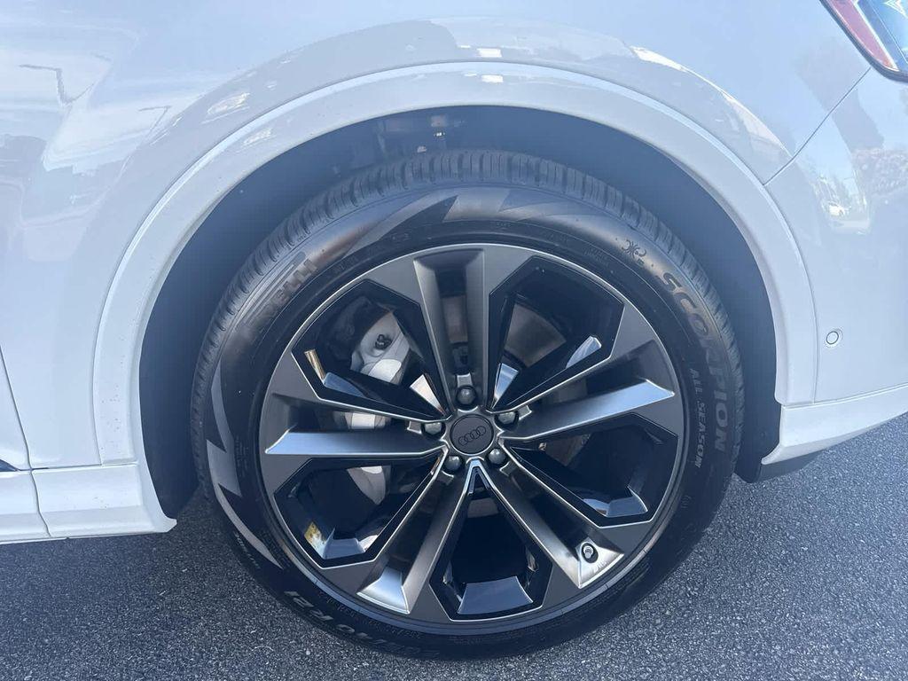 new 2026 Audi Q7 car, priced at $78,445