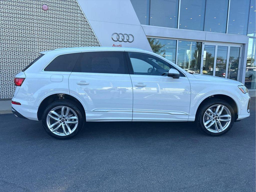 new 2025 Audi Q7 car, priced at $76,480