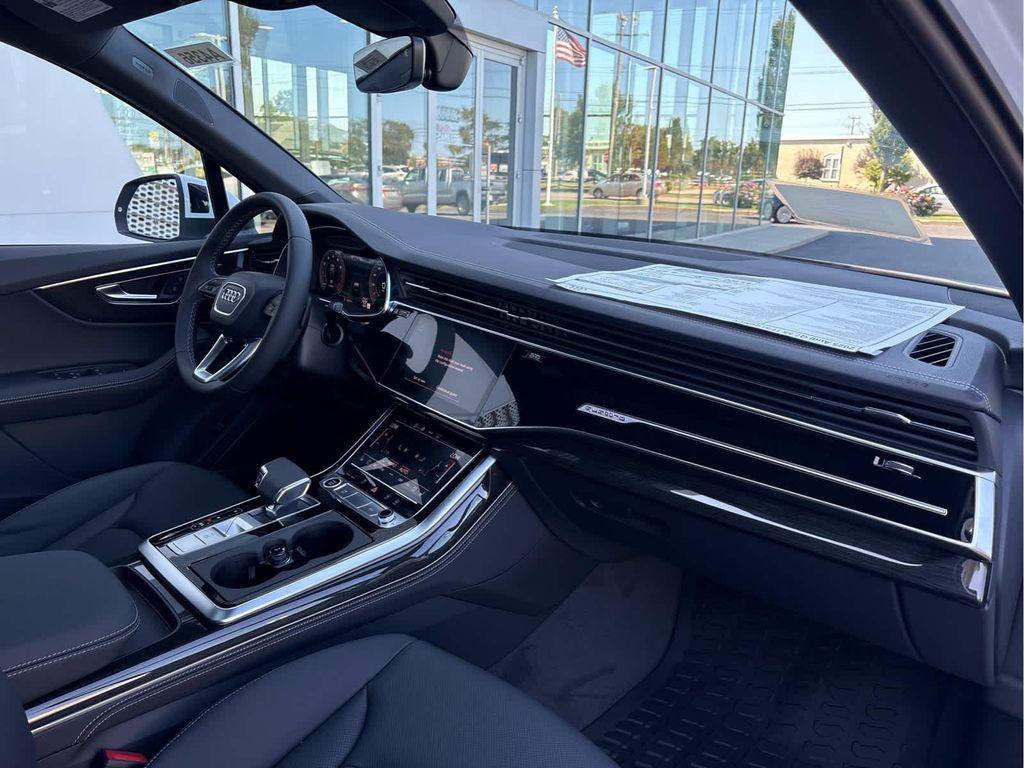 new 2025 Audi Q7 car, priced at $76,480