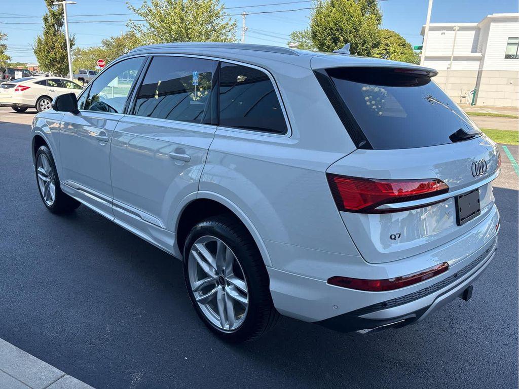 new 2025 Audi Q7 car, priced at $76,480