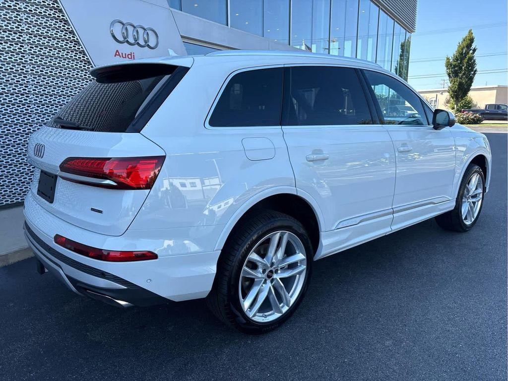 new 2025 Audi Q7 car, priced at $76,480