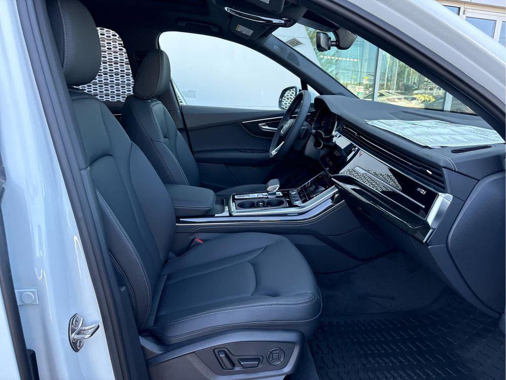 new 2025 Audi Q7 car, priced at $76,480