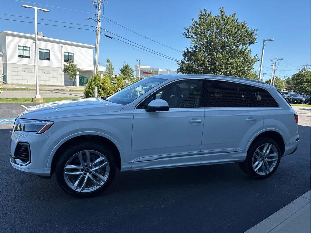 new 2025 Audi Q7 car, priced at $76,480