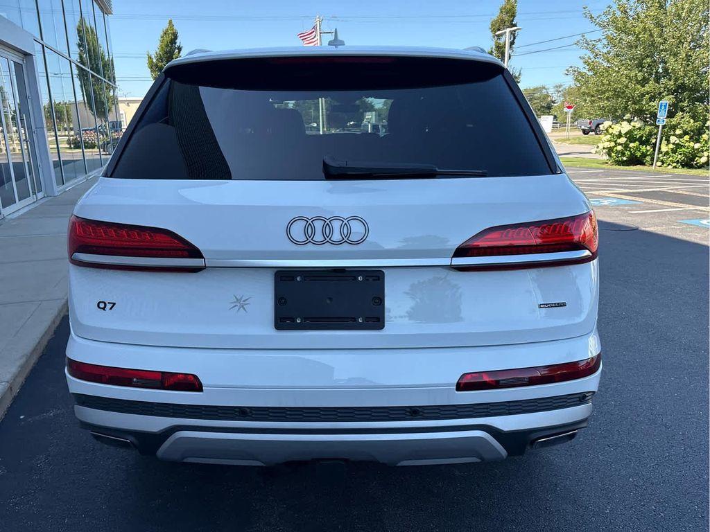 new 2025 Audi Q7 car, priced at $76,480