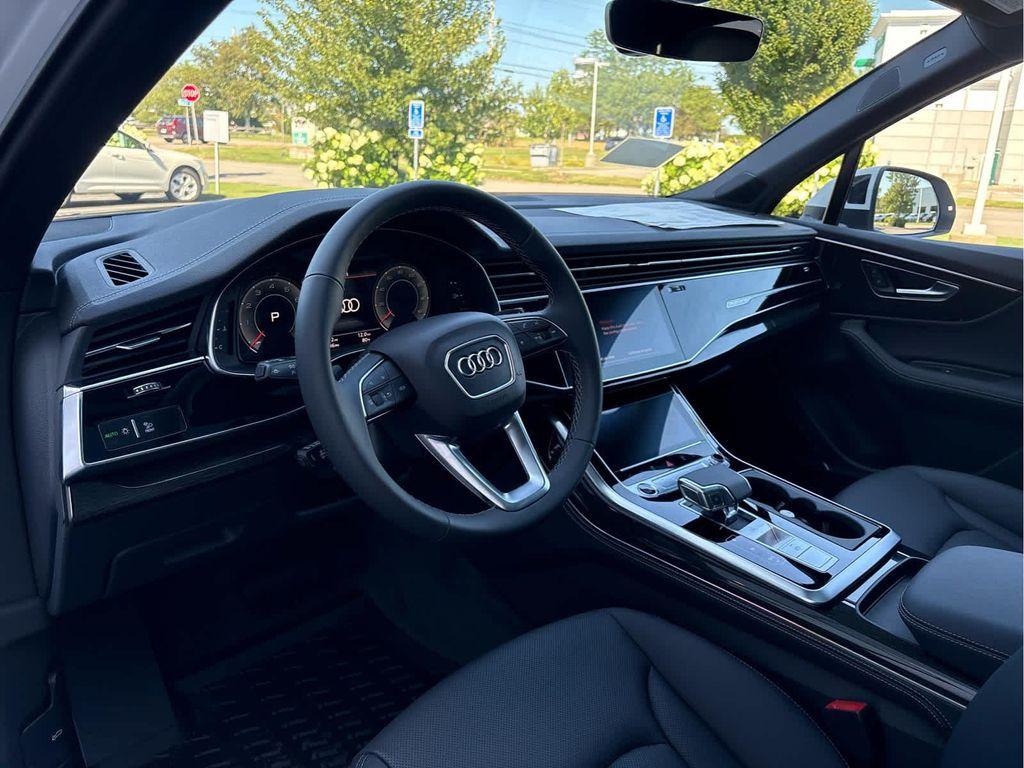new 2025 Audi Q7 car, priced at $76,480