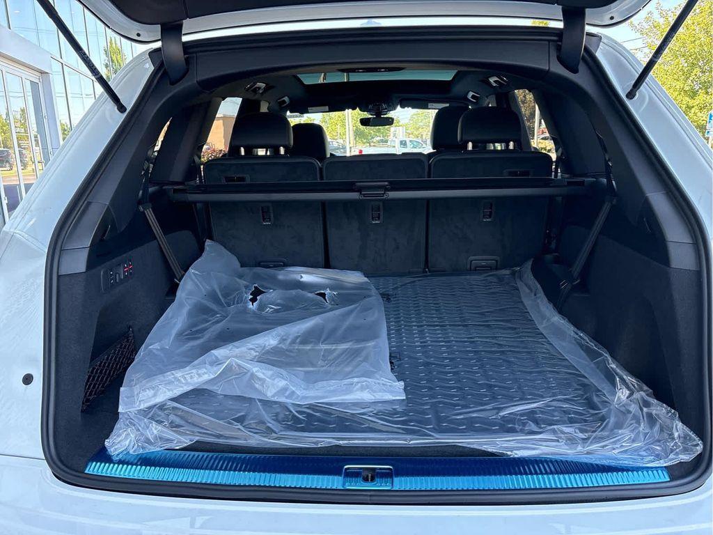 new 2025 Audi Q7 car, priced at $76,480