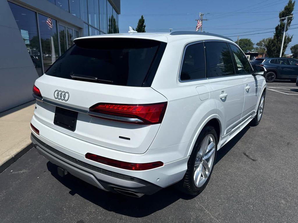 new 2025 Audi Q7 car, priced at $76,990