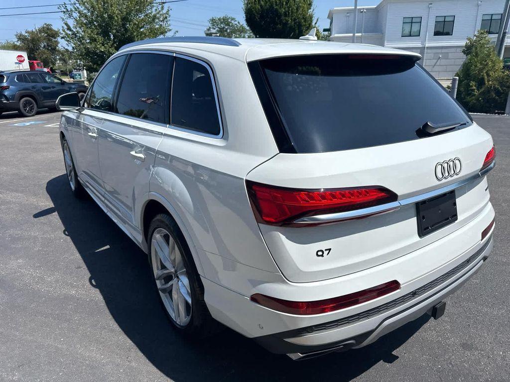 new 2025 Audi Q7 car, priced at $76,990