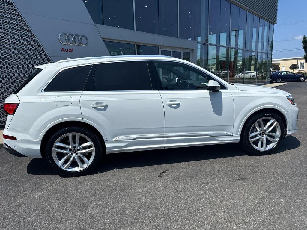 new 2025 Audi Q7 car, priced at $76,990