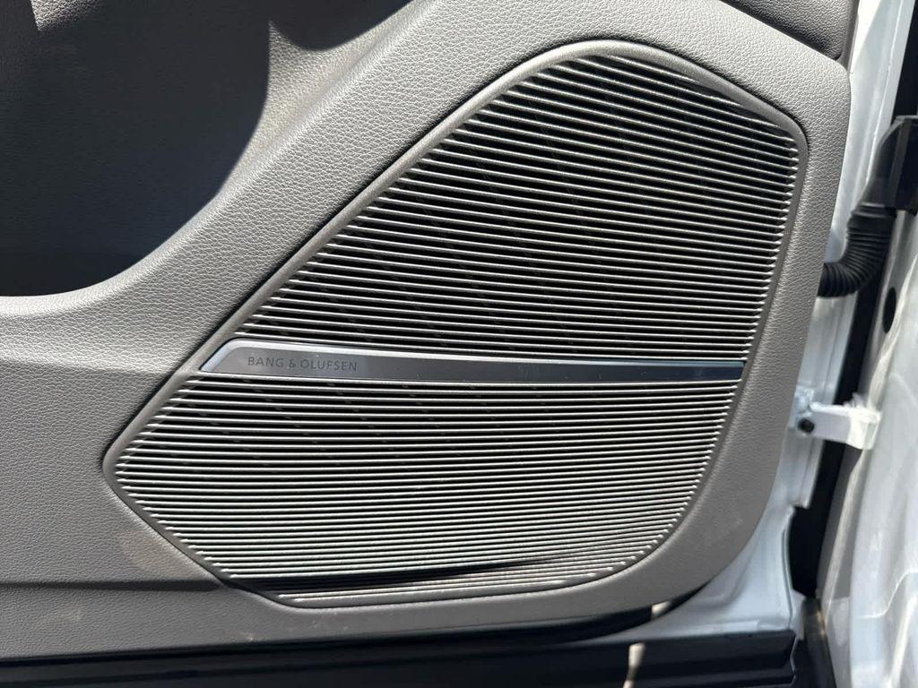 new 2025 Audi Q7 car, priced at $76,990