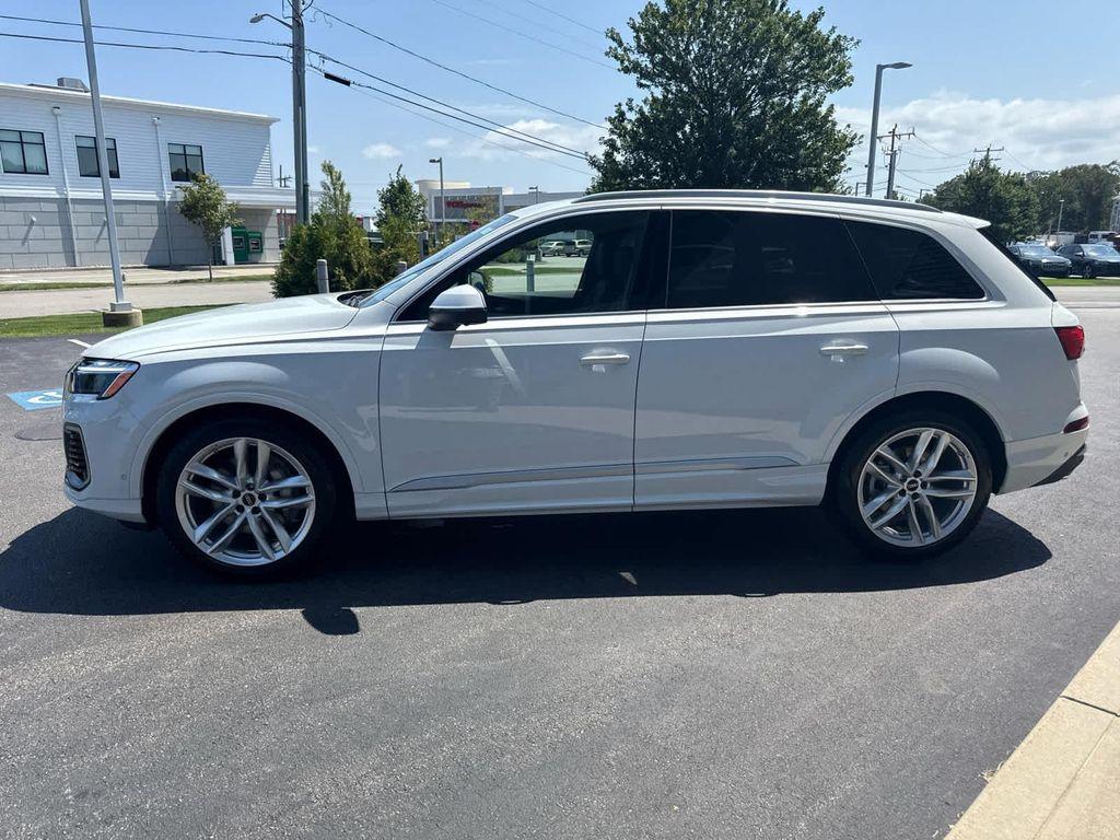 new 2025 Audi Q7 car, priced at $76,990