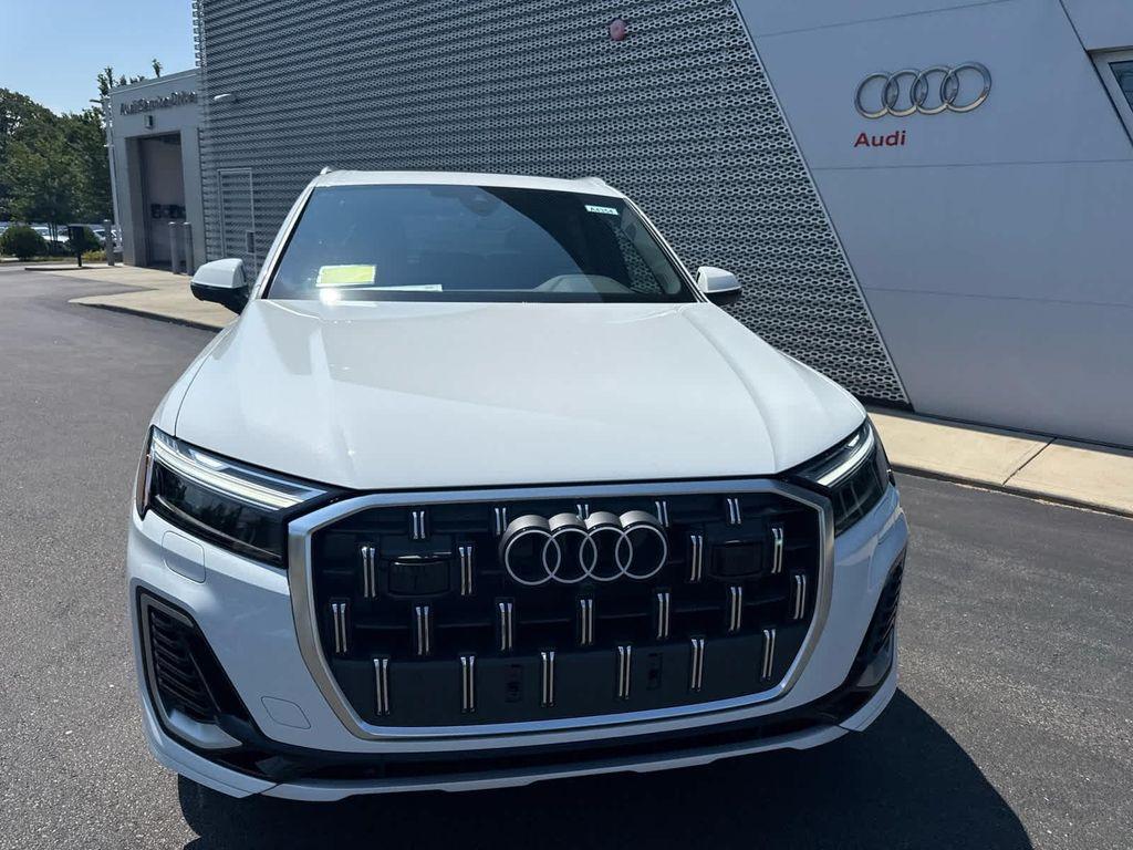 new 2025 Audi Q7 car, priced at $76,990
