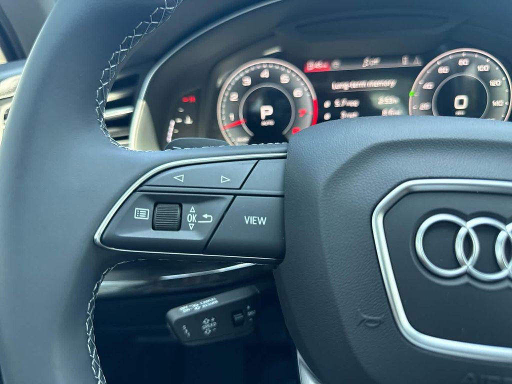new 2025 Audi Q7 car, priced at $76,990