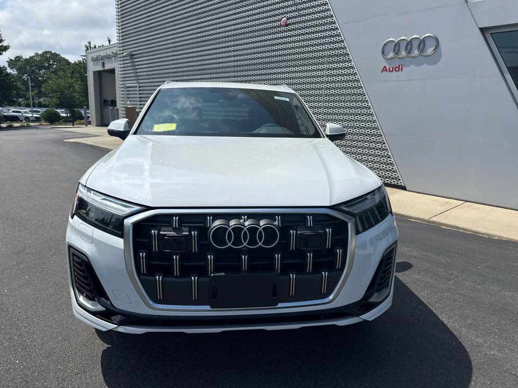 new 2025 Audi Q7 car, priced at $76,990