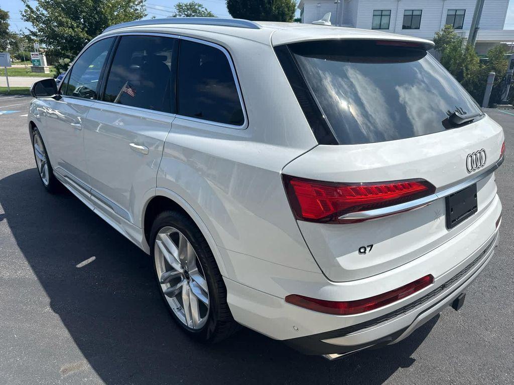 new 2025 Audi Q7 car, priced at $76,990