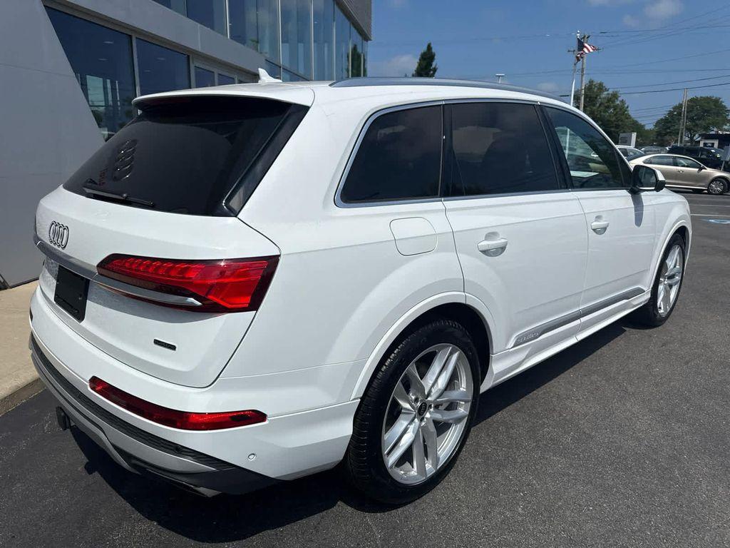 new 2025 Audi Q7 car, priced at $76,990