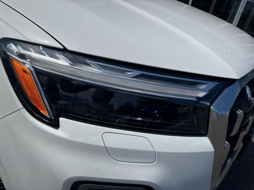new 2025 Audi Q7 car, priced at $76,990