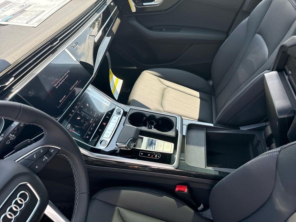 new 2025 Audi Q7 car, priced at $76,990