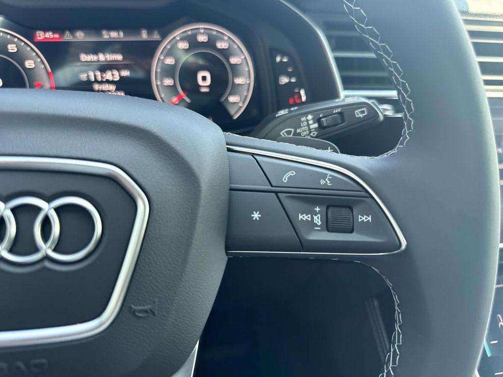 new 2025 Audi Q7 car, priced at $76,990