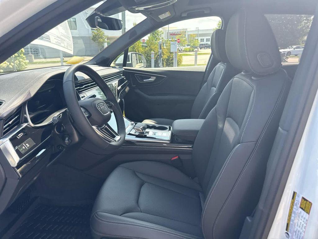 new 2025 Audi Q7 car, priced at $76,990