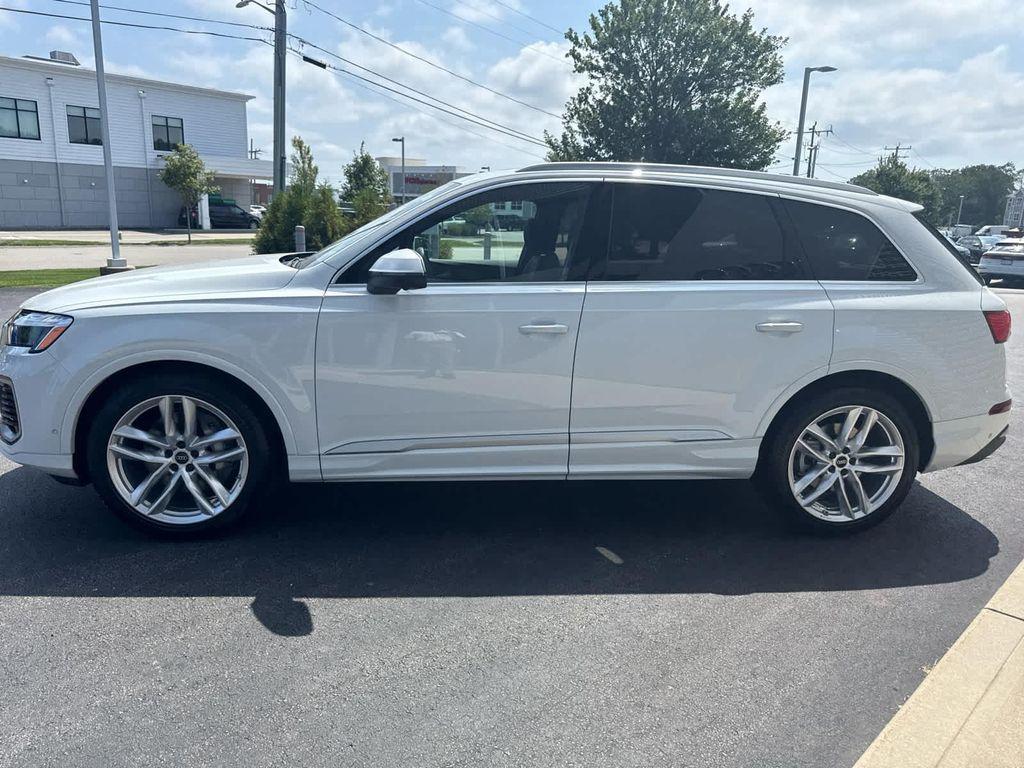 new 2025 Audi Q7 car, priced at $76,990