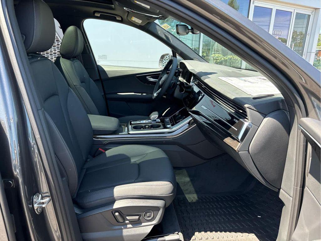 new 2025 Audi Q7 car, priced at $76,480