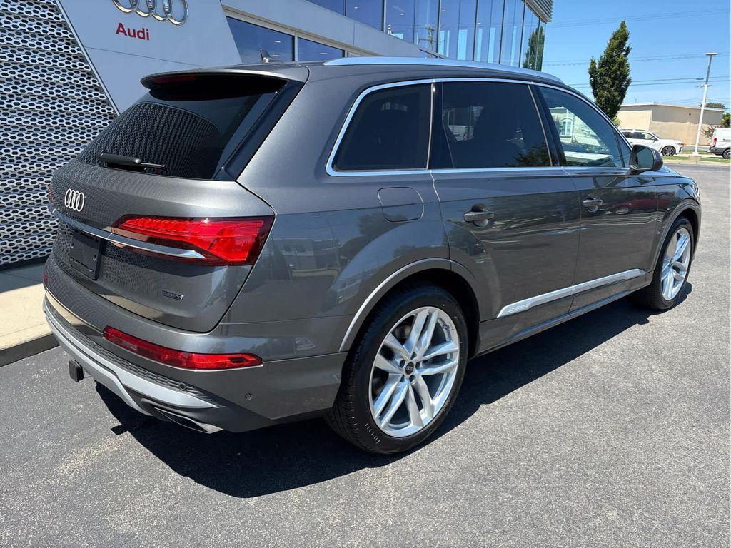 new 2025 Audi Q7 car, priced at $76,480