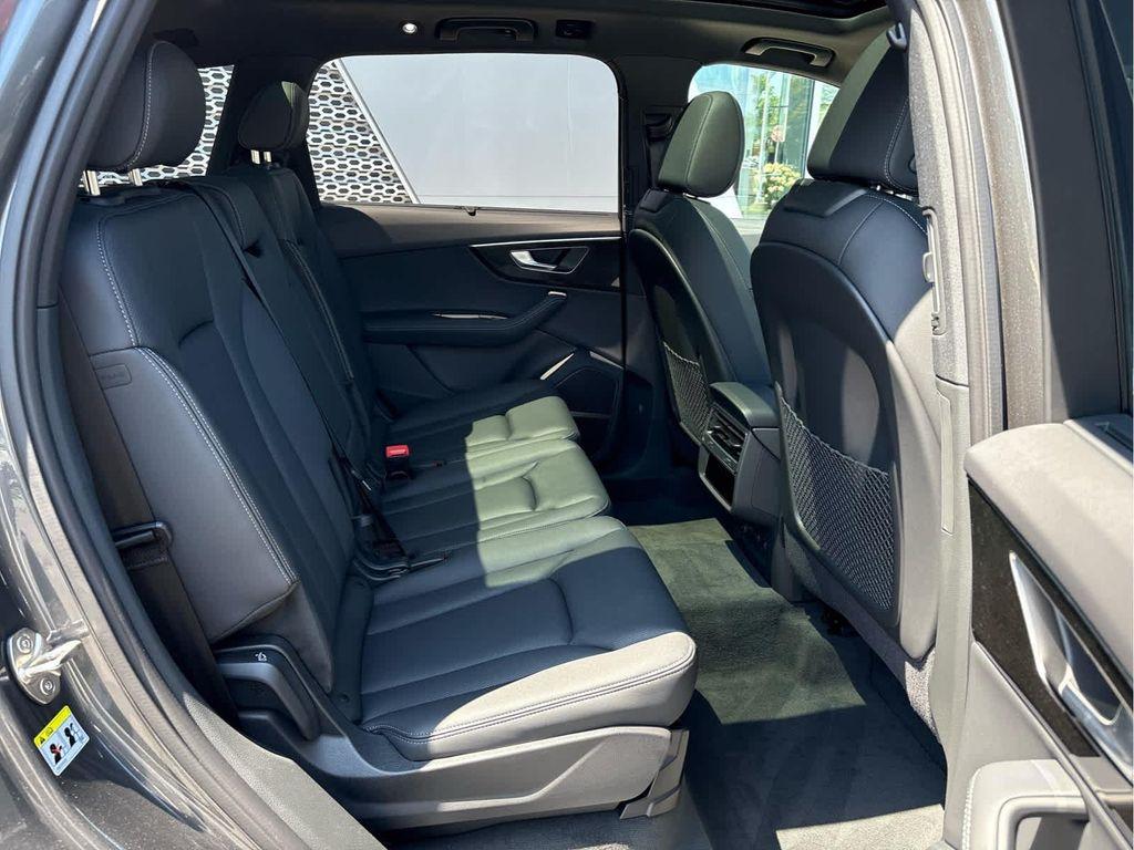 new 2025 Audi Q7 car, priced at $76,480