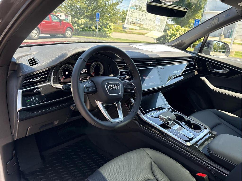 new 2025 Audi Q7 car, priced at $76,480