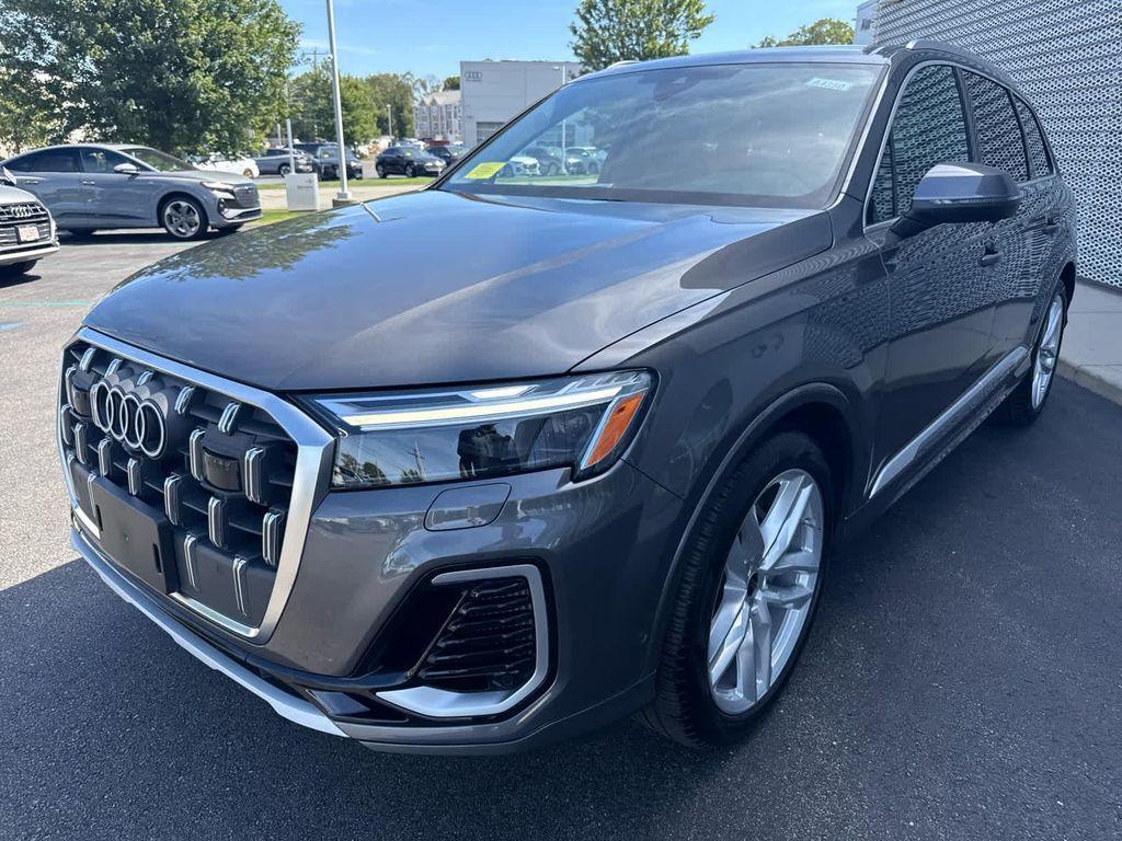 new 2025 Audi Q7 car, priced at $76,480