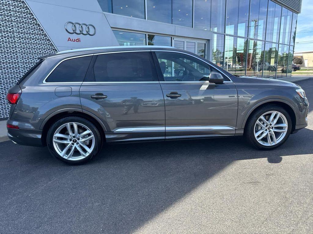 new 2025 Audi Q7 car, priced at $76,480