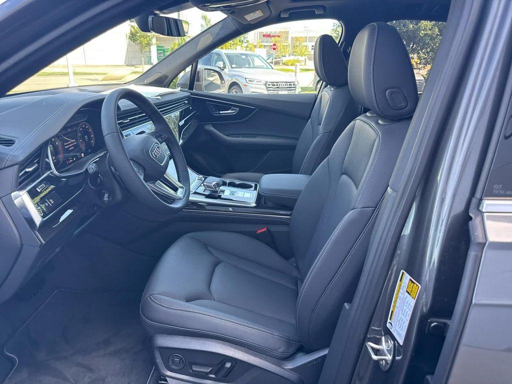 new 2025 Audi Q7 car, priced at $76,480