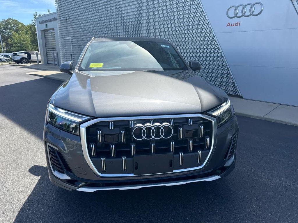 new 2025 Audi Q7 car, priced at $76,480