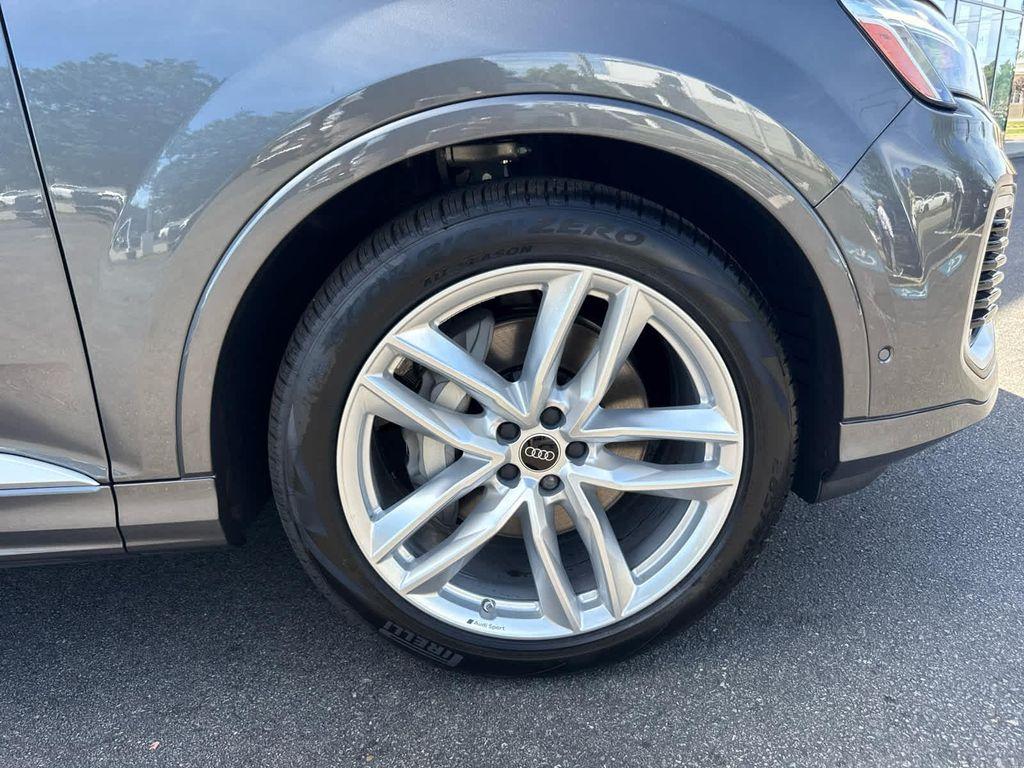 new 2025 Audi Q7 car, priced at $76,480
