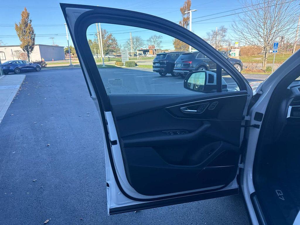 new 2026 Audi Q7 car, priced at $67,895