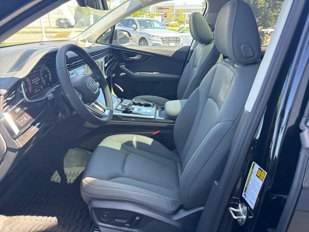 new 2025 Audi Q7 car, priced at $76,990
