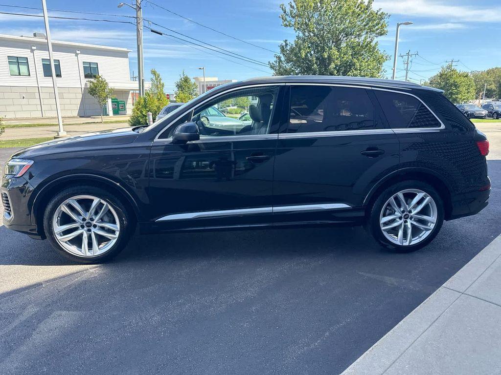 new 2025 Audi Q7 car, priced at $76,990