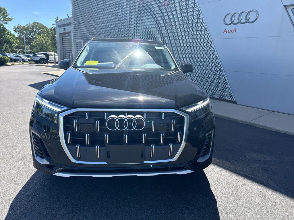 new 2025 Audi Q7 car, priced at $76,990