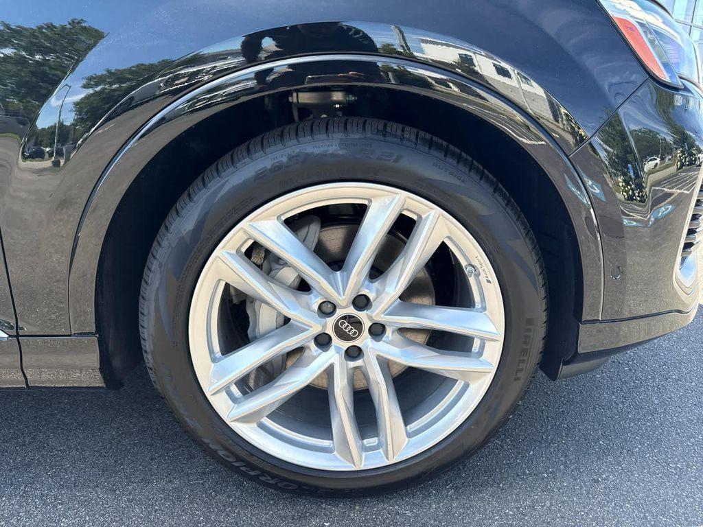 new 2025 Audi Q7 car, priced at $76,990