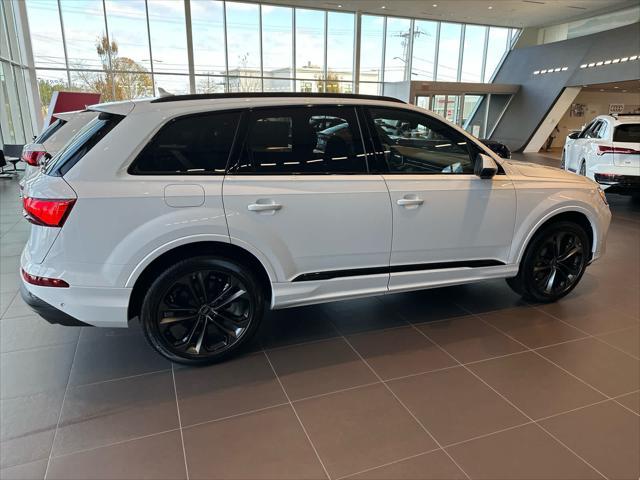 new 2025 Audi Q7 car, priced at $77,930