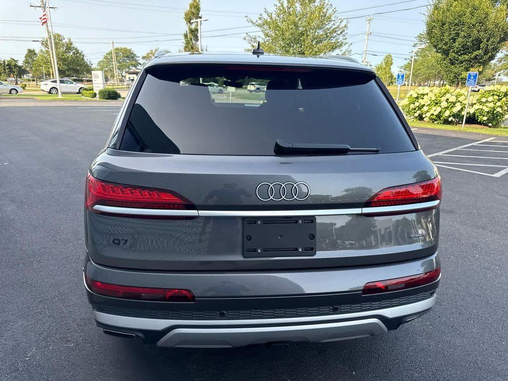new 2025 Audi Q7 car, priced at $76,480