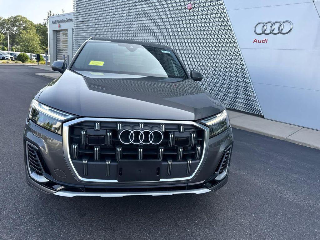 new 2025 Audi Q7 car, priced at $76,480