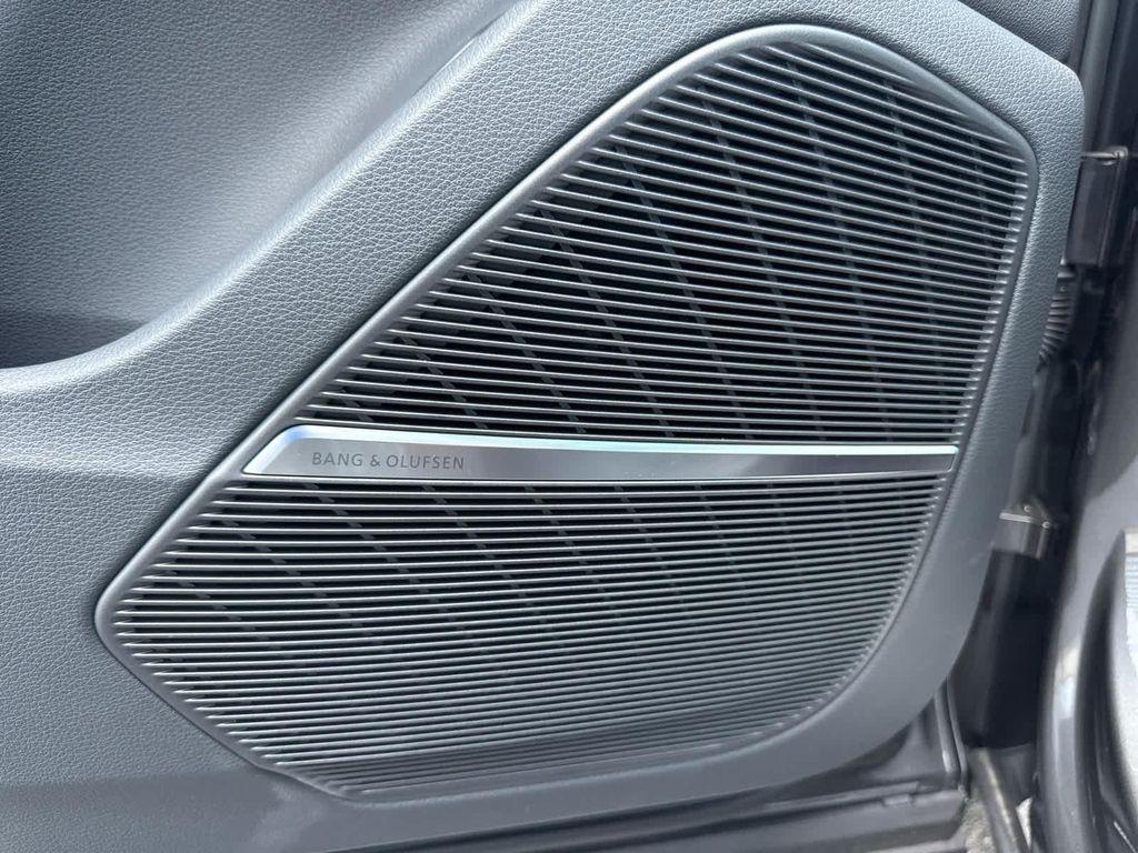 new 2025 Audi Q7 car, priced at $76,480