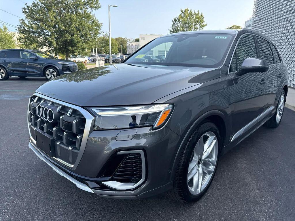 new 2025 Audi Q7 car, priced at $76,480