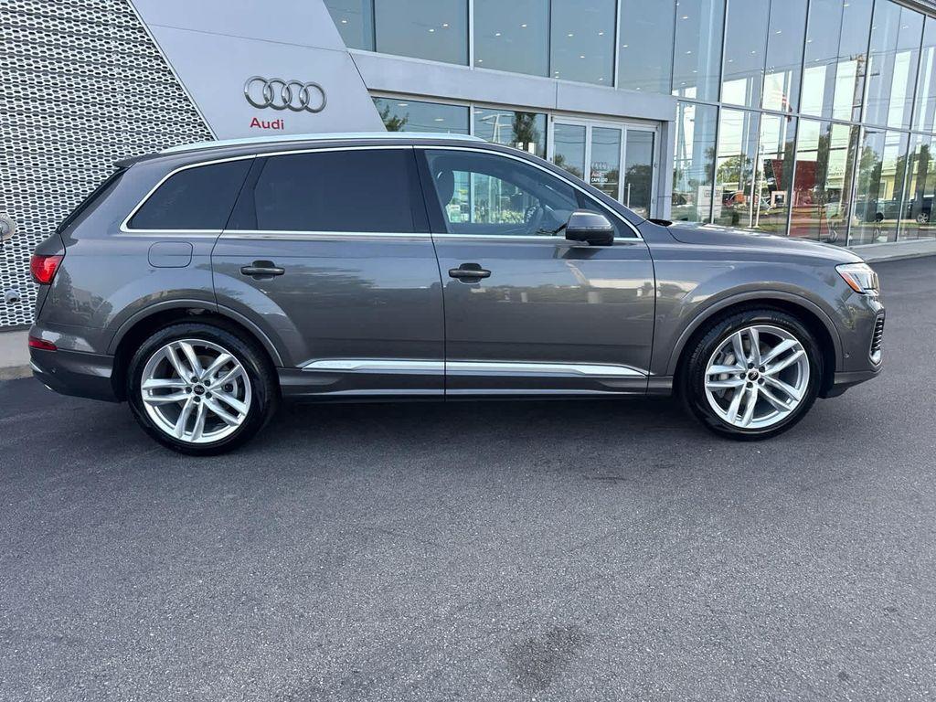 new 2025 Audi Q7 car, priced at $76,480
