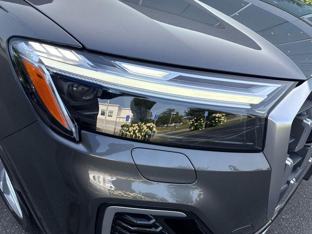 new 2025 Audi Q7 car, priced at $76,480