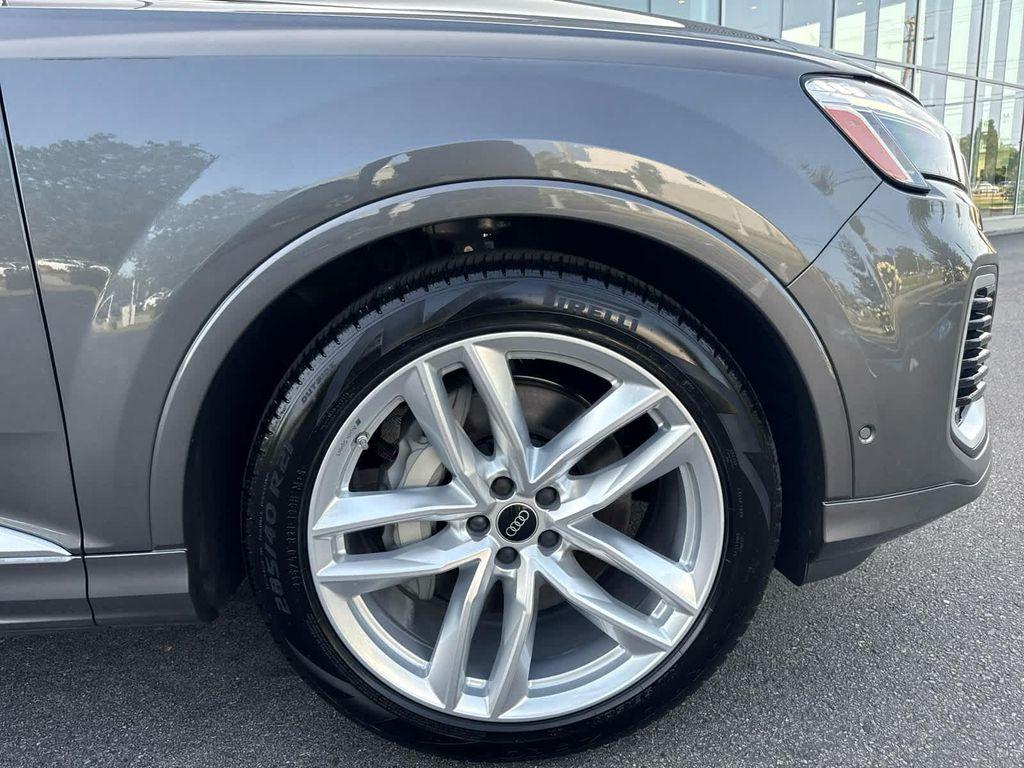 new 2025 Audi Q7 car, priced at $76,480