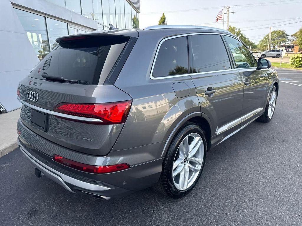 new 2025 Audi Q7 car, priced at $76,480
